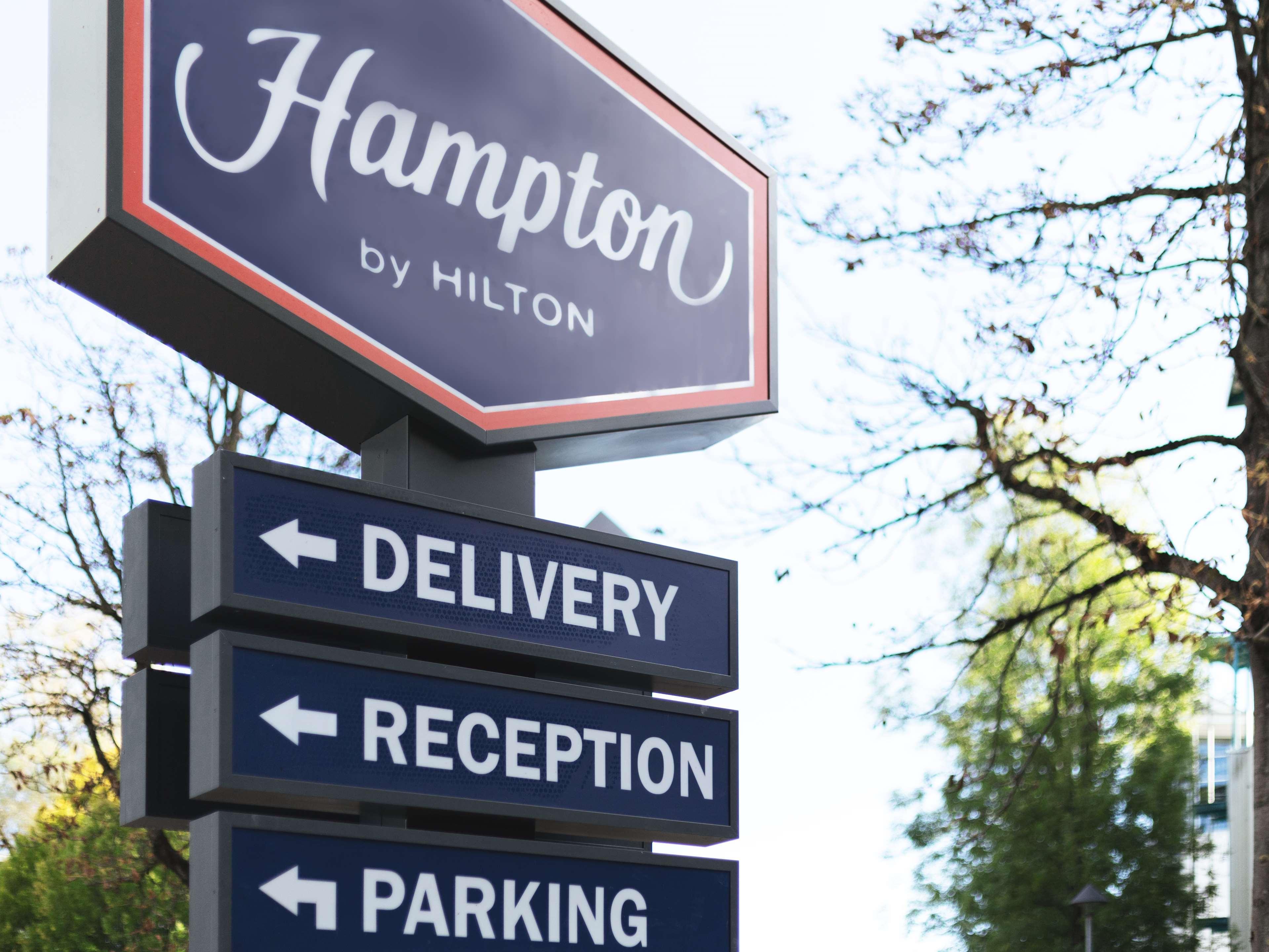 Hampton By Hilton Konstanz Hotel Bagian luar foto