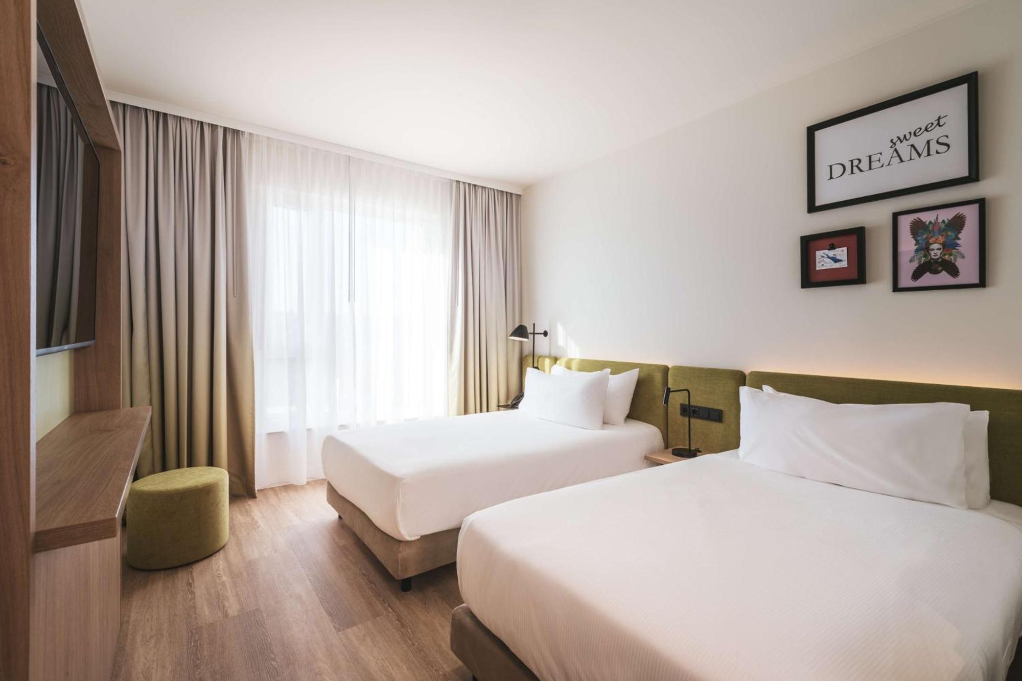 Hampton By Hilton Konstanz Hotel Bagian luar foto
