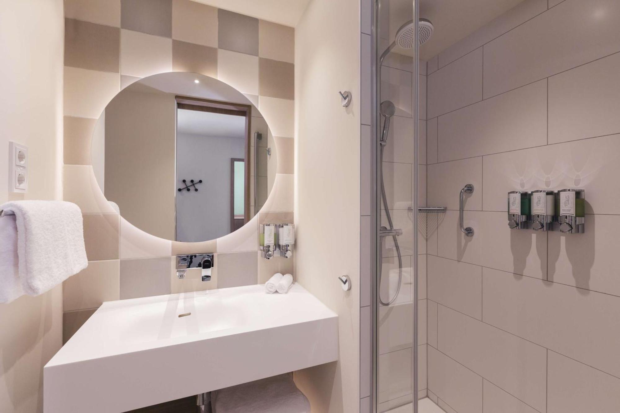 Hampton By Hilton Konstanz Hotel Bagian luar foto
