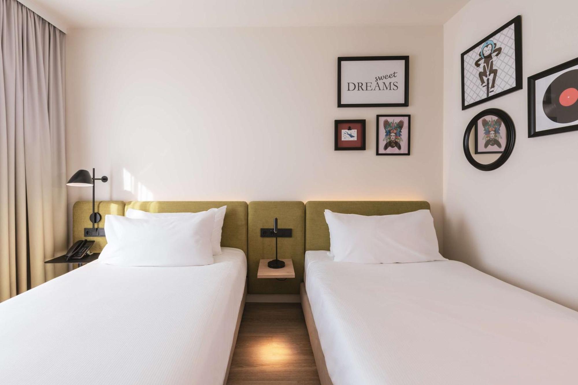 Hampton By Hilton Konstanz Hotel Bagian luar foto