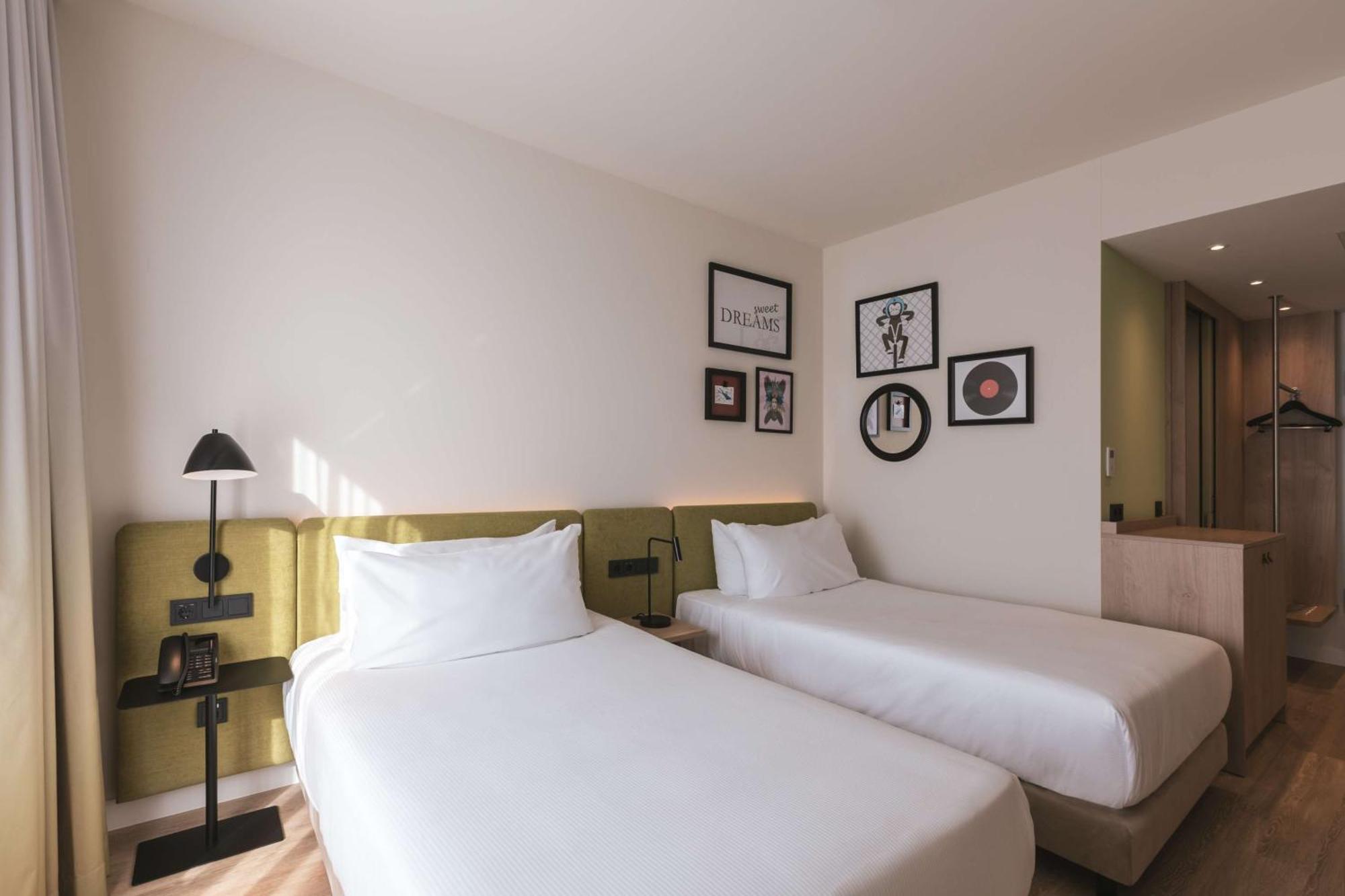 Hampton By Hilton Konstanz Hotel Bagian luar foto