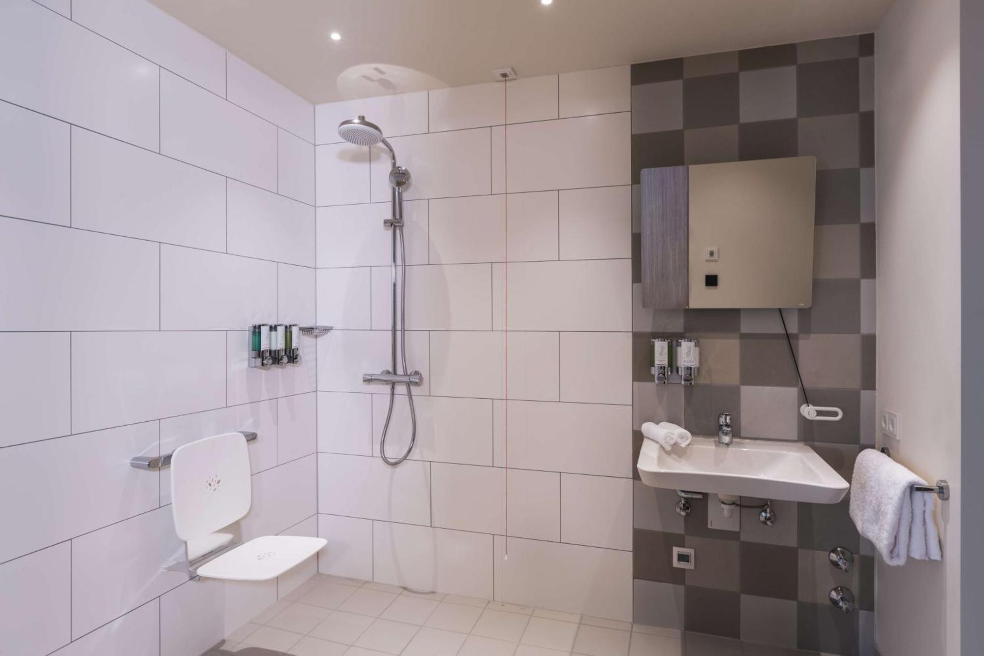 Hampton By Hilton Konstanz Hotel Bagian luar foto